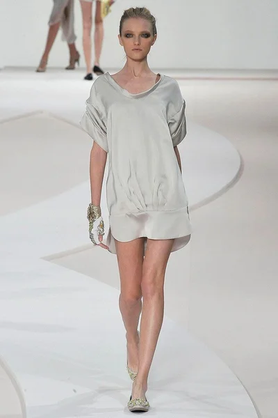 Look 18